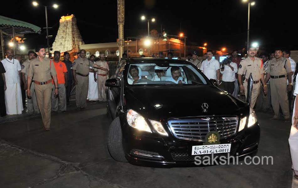 Sri Lankan President takes part in Suprabhata seva at Tirumala temple3