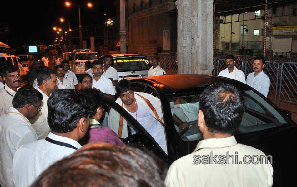 Sri Lankan President takes part in Suprabhata seva at Tirumala temple4