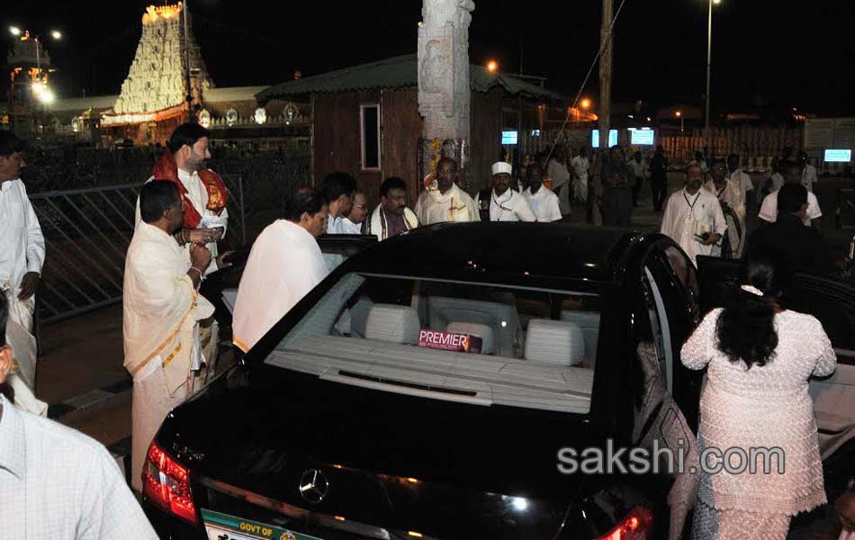 Sri Lankan President takes part in Suprabhata seva at Tirumala temple7