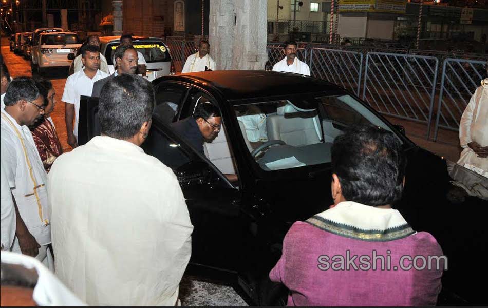 Sri Lankan President takes part in Suprabhata seva at Tirumala temple10