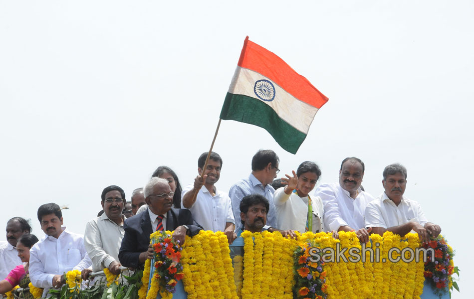 grand welcome to pv sindhu gopichand in ap17