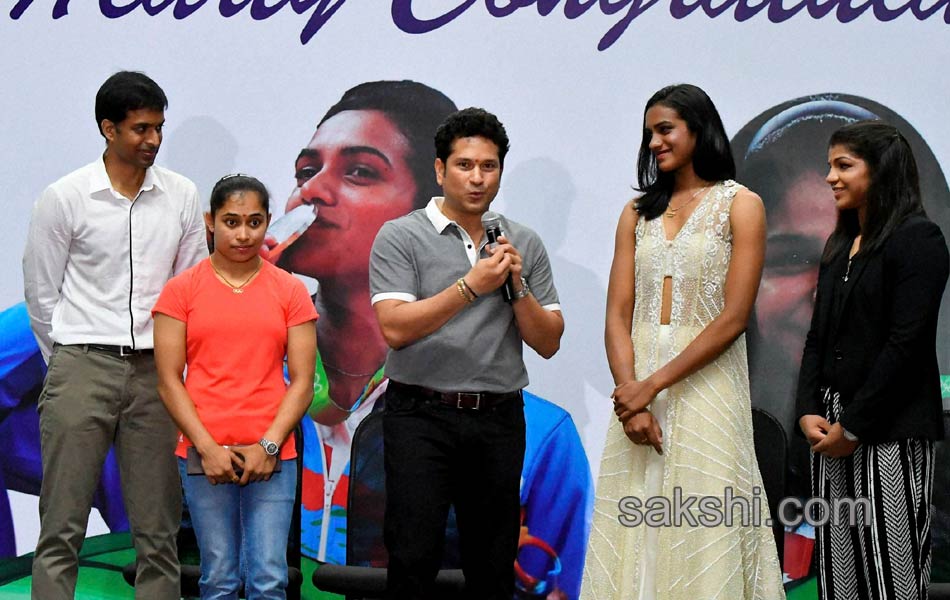 PV Sindhu Sakshi Malik  Dipa Karmakar receive BMW cars  Sachin Tendulkar lauds tr o16