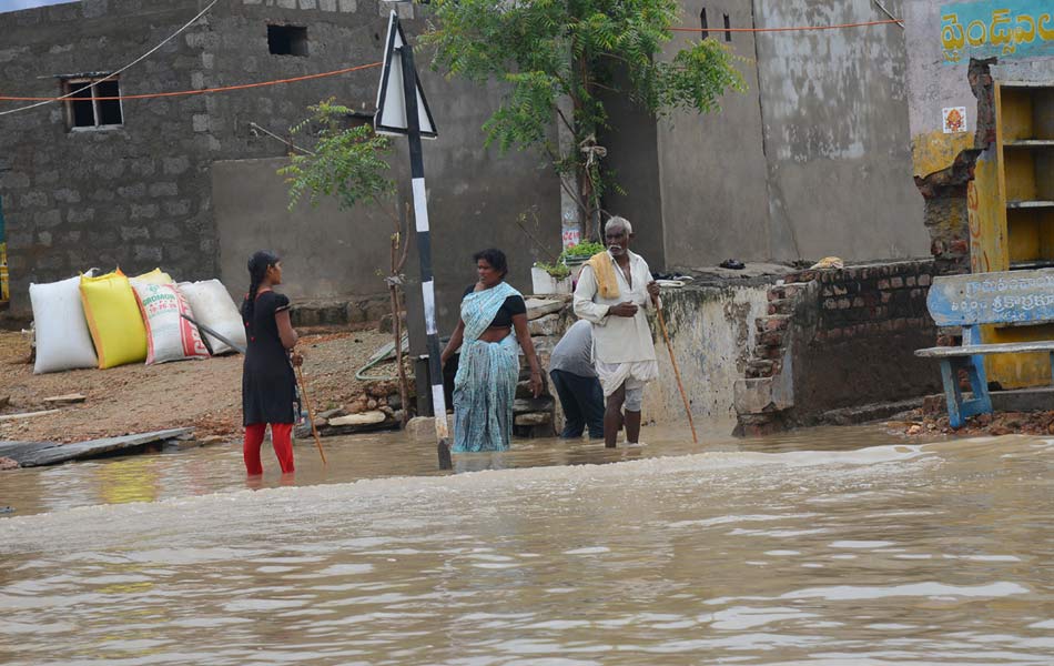 Heavy rains in guntur district12