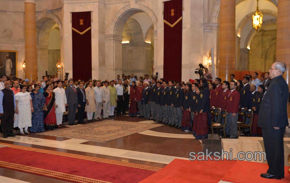 President Pranab Mukherjee confers PV Sindhu  Sakshi Malik  Dipa Karmakar Jitu Rai with Khel Ratna12