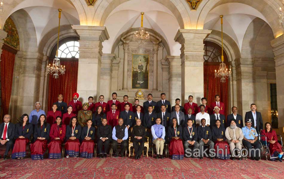 President Pranab Mukherjee confers PV Sindhu  Sakshi Malik  Dipa Karmakar Jitu Rai with Khel Ratna13