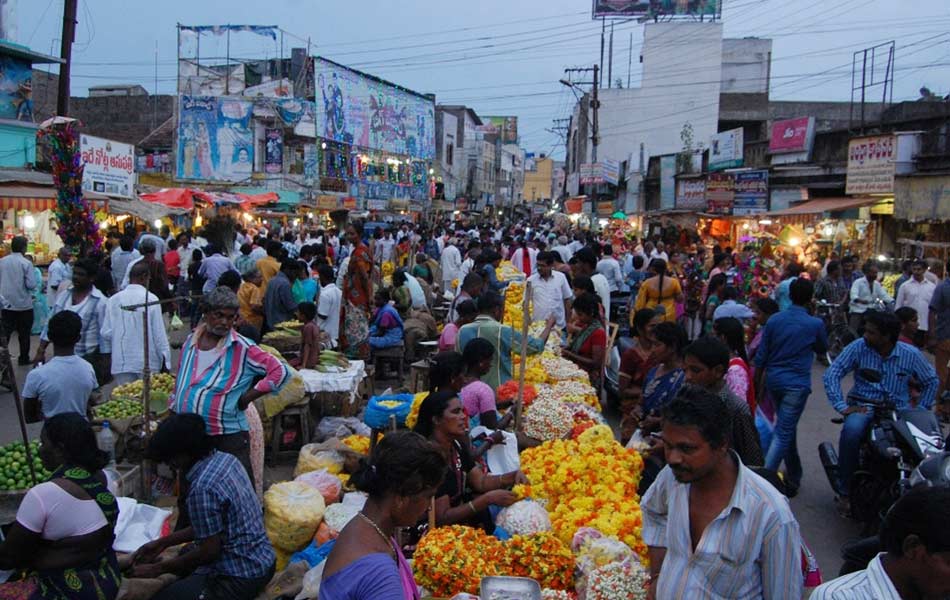 Shopping feast in streets3