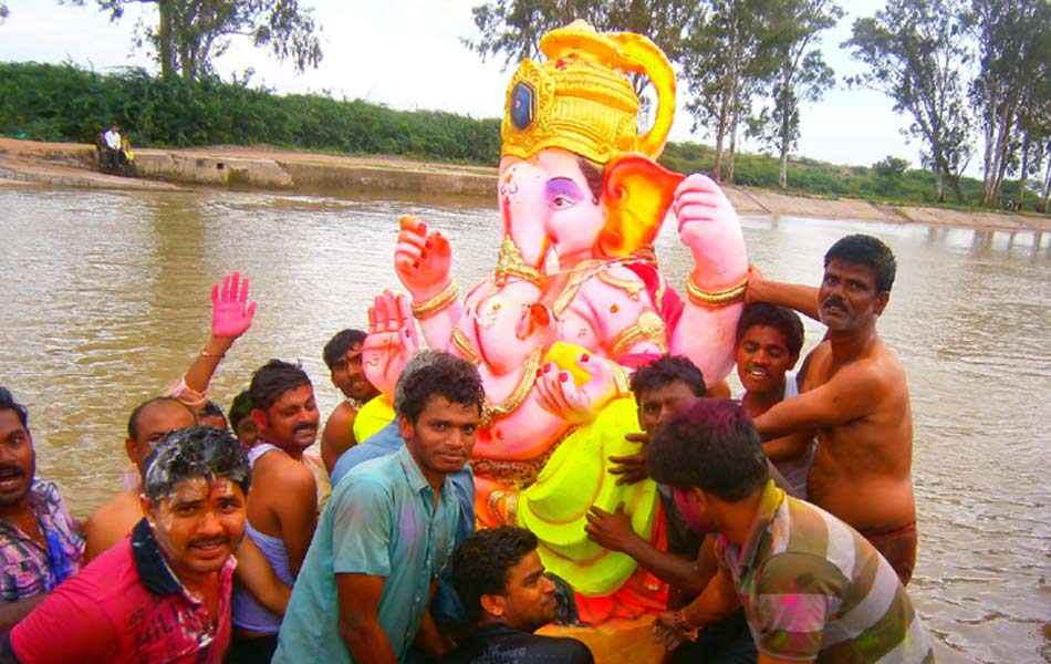 byebye ganesh - Sakshi4