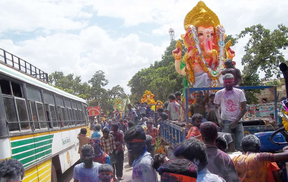 byebye ganesh - Sakshi9