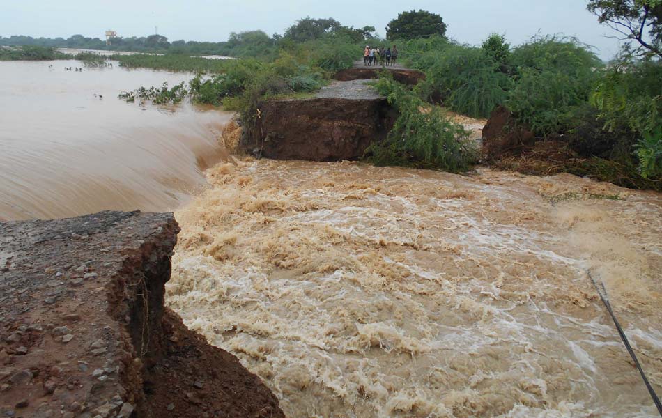 heavy rains in guntur district - Sakshi1