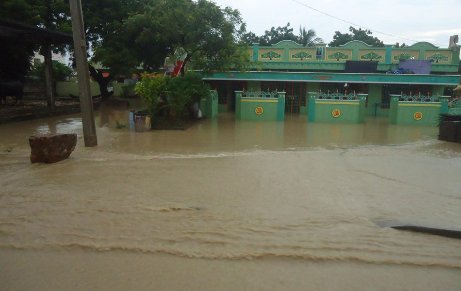 heavy rains in guntur district - Sakshi5