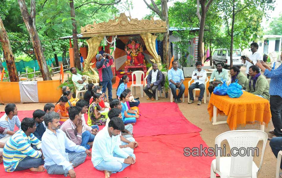 Ram Laxman Donated One Lakh For Sphoorthi Jyothi Foundation8