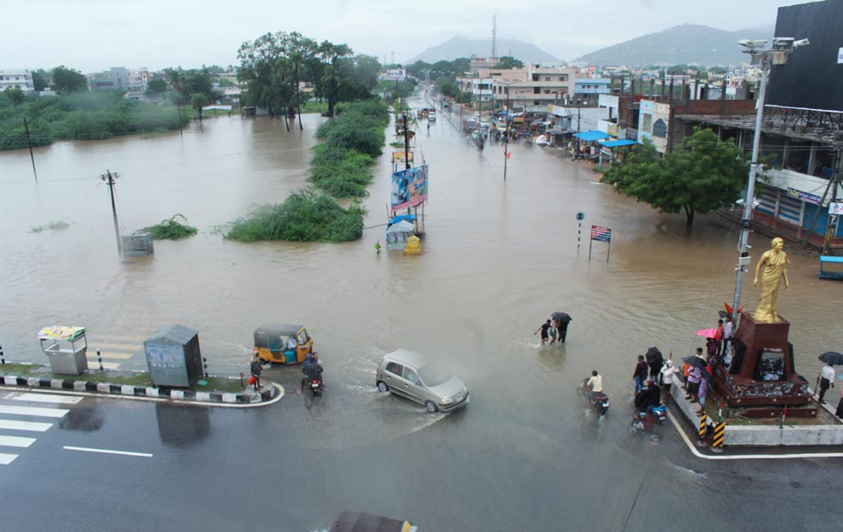 heavy rain in nalgonda - Sakshi1