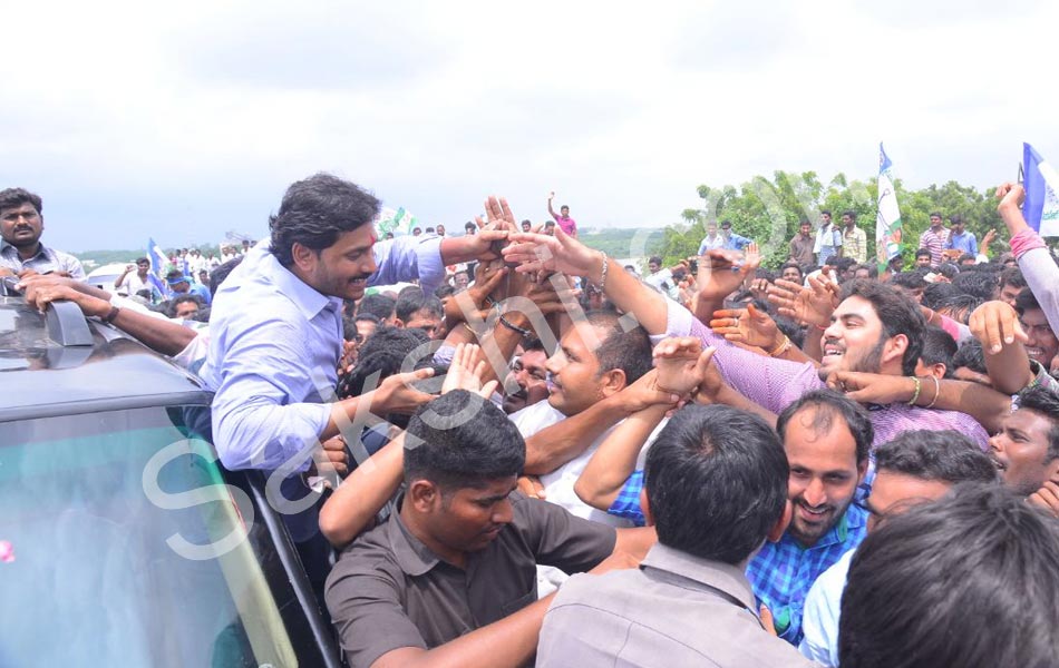 YS Jagan Tour in Guntur District Floods Area - Sakshi1