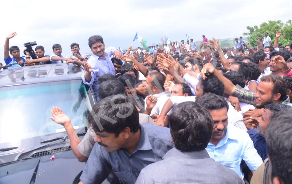 YS Jagan Tour in Guntur District Floods Area - Sakshi14