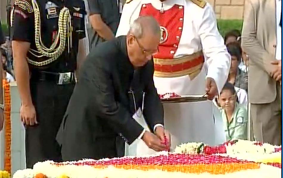 Leaders pays tribute mahatma gandhi13