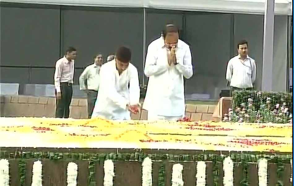 Leaders pays tribute mahatma gandhi14