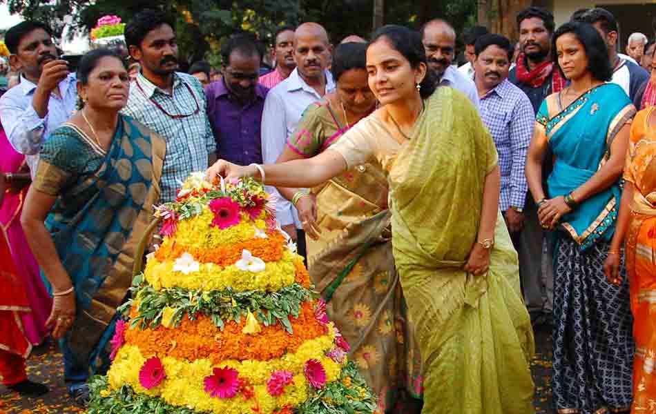 colourful selabrations of atla batukamma 4