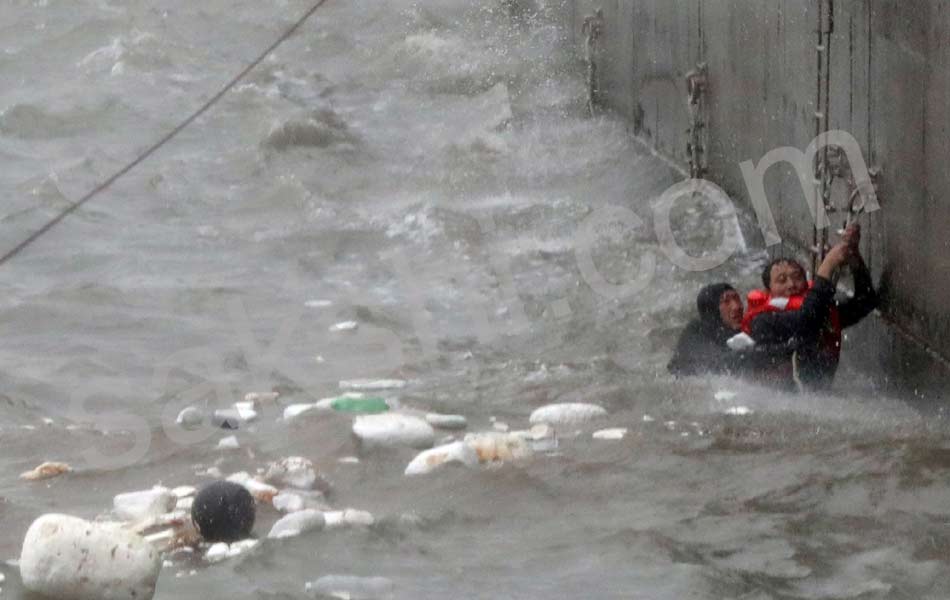 powerful typhoon chaba barrels toward japan5