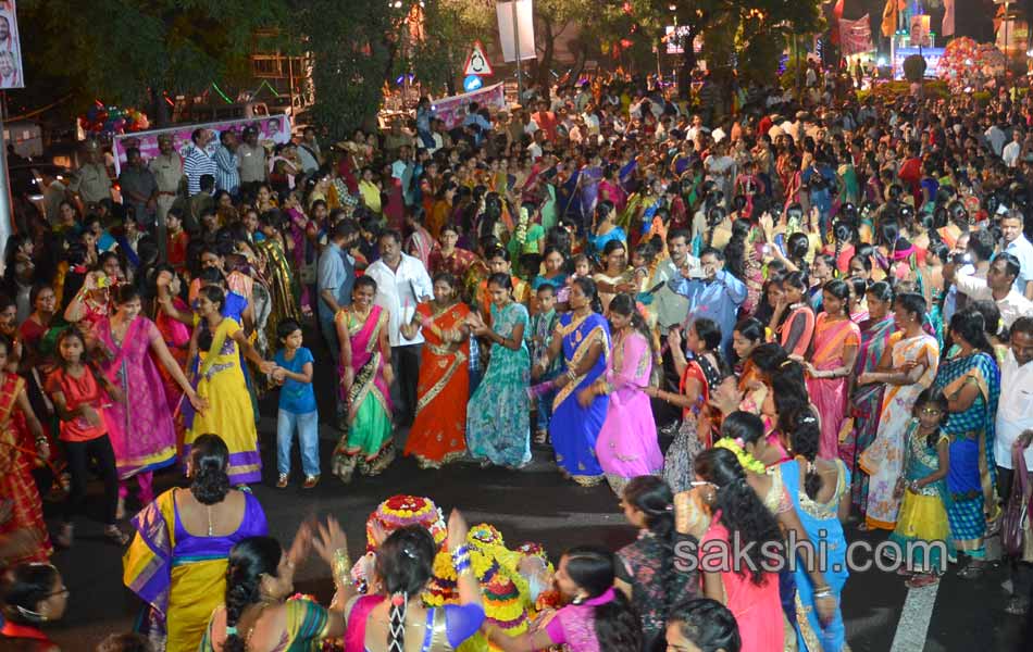 bathukamma festival in Hussain Sagar10