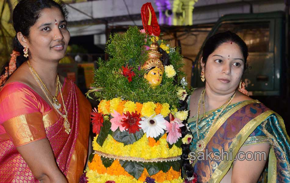 bathukamma festival in Hussain Sagar23