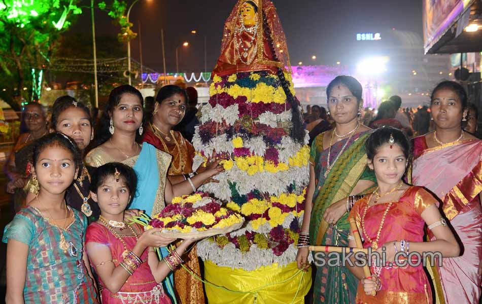 bathukamma festival in Hussain Sagar26