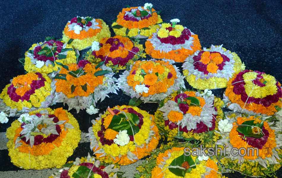 bathukamma festival in Hussain Sagar34