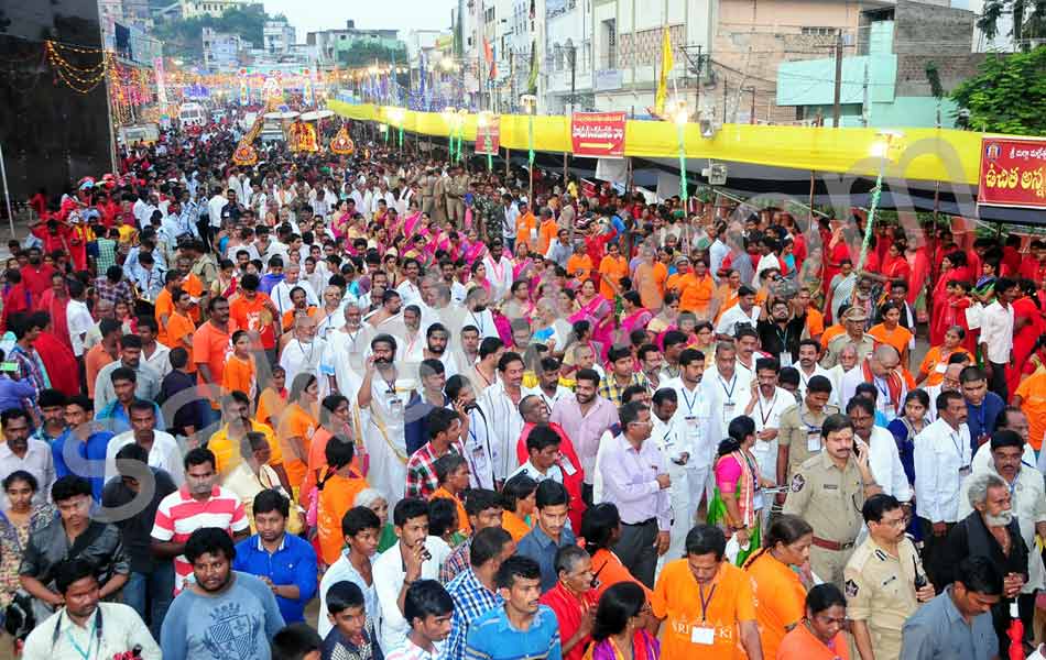 Teppotsavam completed in krishna river8