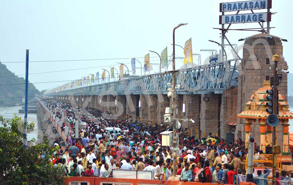 Teppotsavam completed in krishna river13