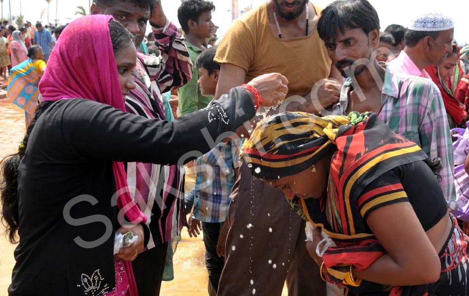 huge crowds to rottela panduga festival2