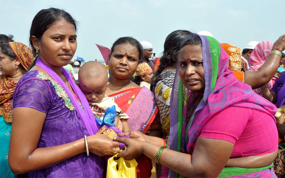 Huge number of Devotees for rottela pandaga - Sakshi14