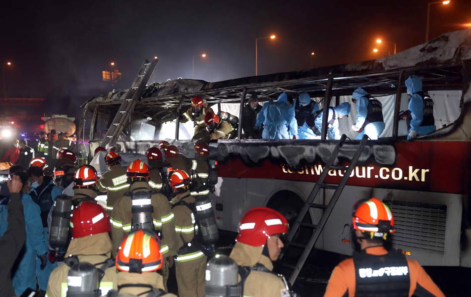 Ten dead AS BUS CATCHES FIRE - Sakshi3