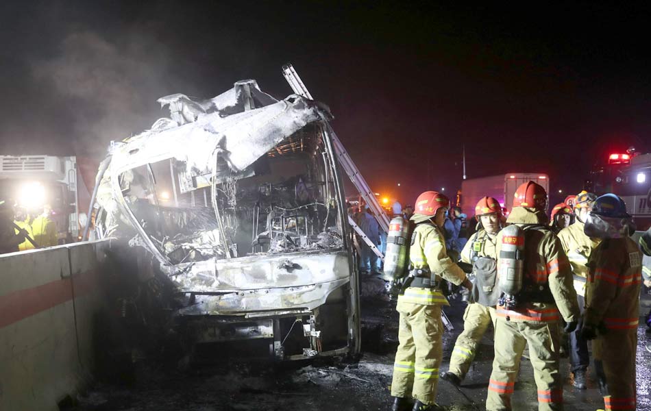 Ten dead AS BUS CATCHES FIRE - Sakshi4