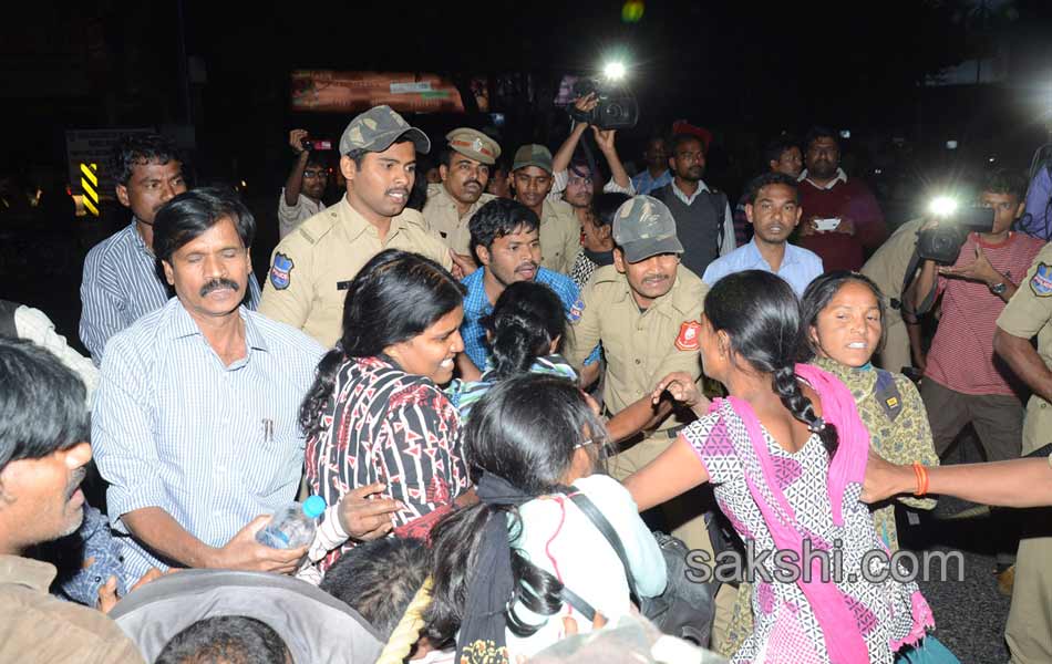 public unions protests at ntr bhavan over aob encounter and arrested - Sakshi6