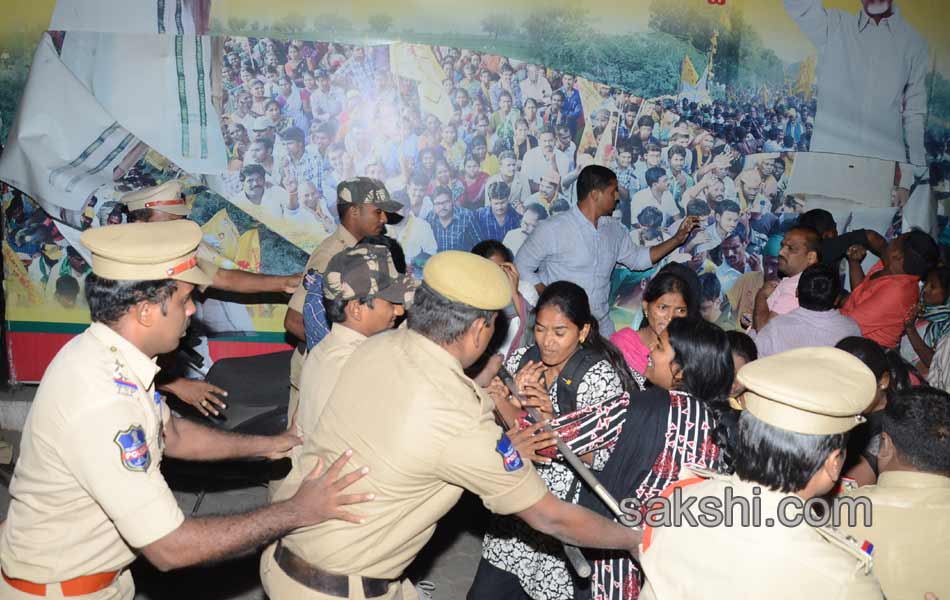 public unions protests at ntr bhavan over aob encounter and arrested - Sakshi16