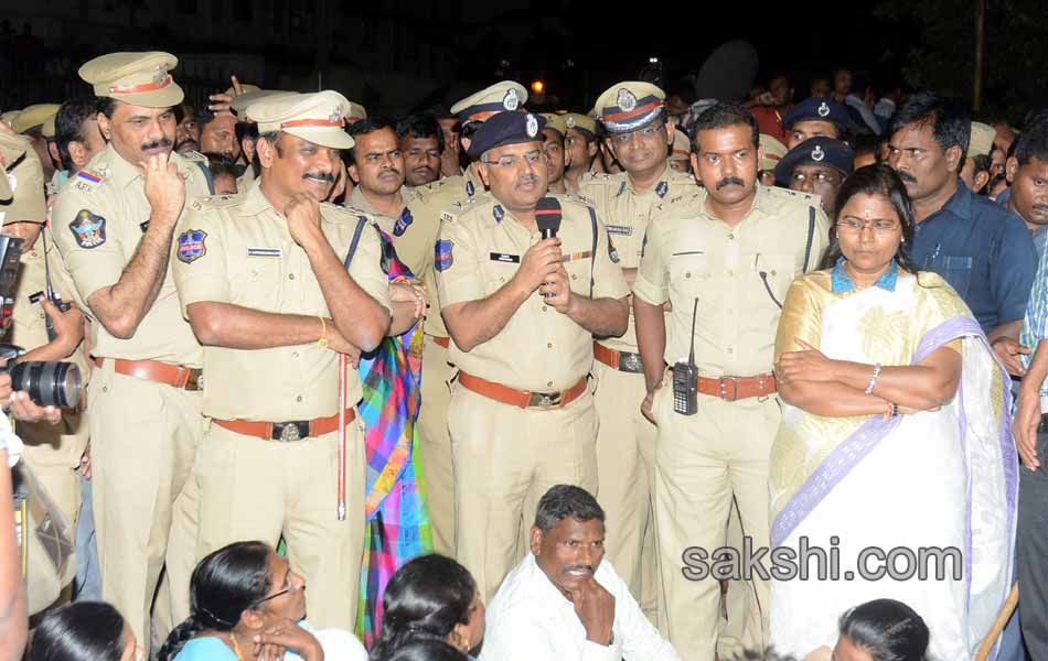 Home guards stage dharna to press for job regularisation11