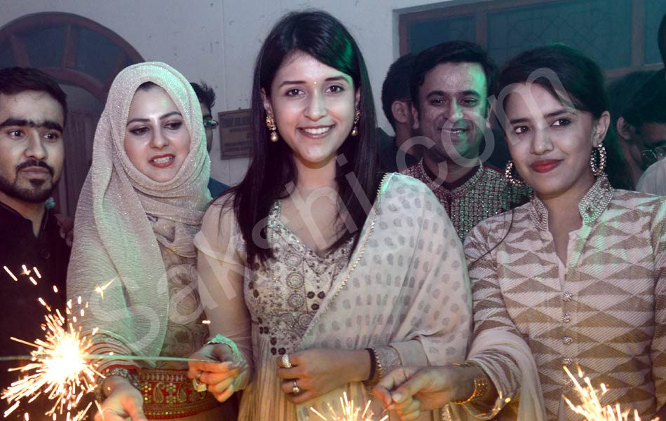 Diwali Celebrations in Minority College Heroine mannara chopra1