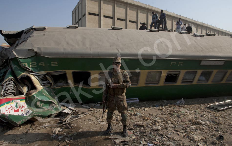 15 killed 40 injured as trains collide in pakistan14