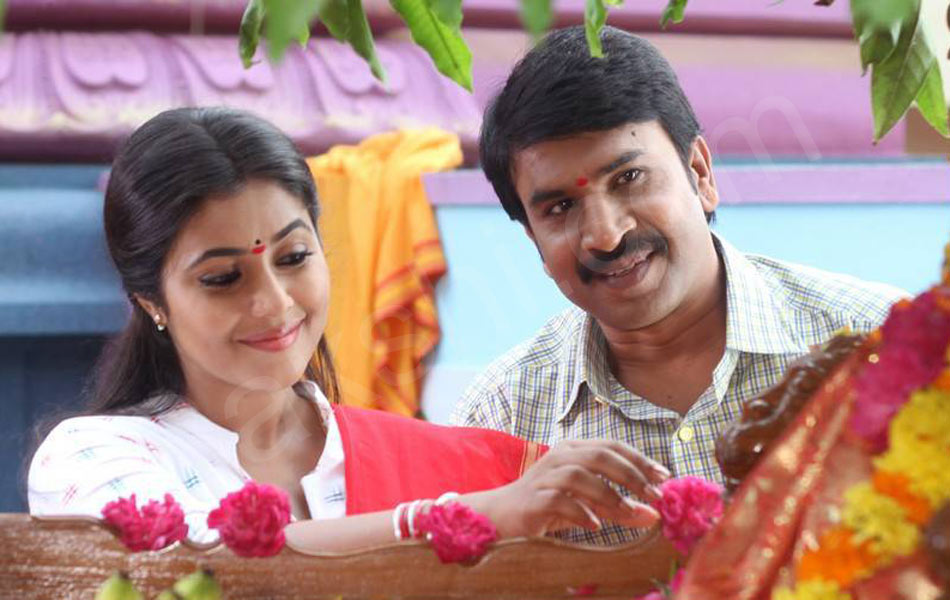 jayammu niscayammura movie stills - Sakshi1