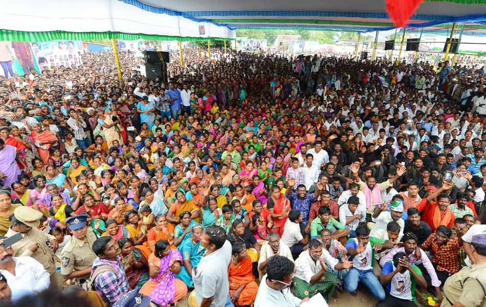 Ys Jagan Visitation to bandarport victims - Sakshi6