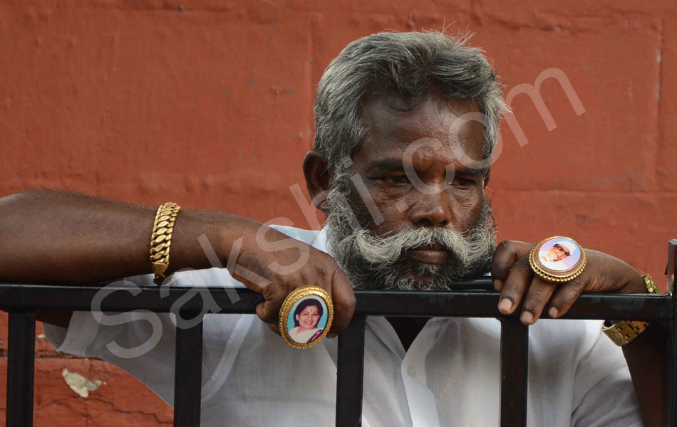 Jayalalithas critical health6