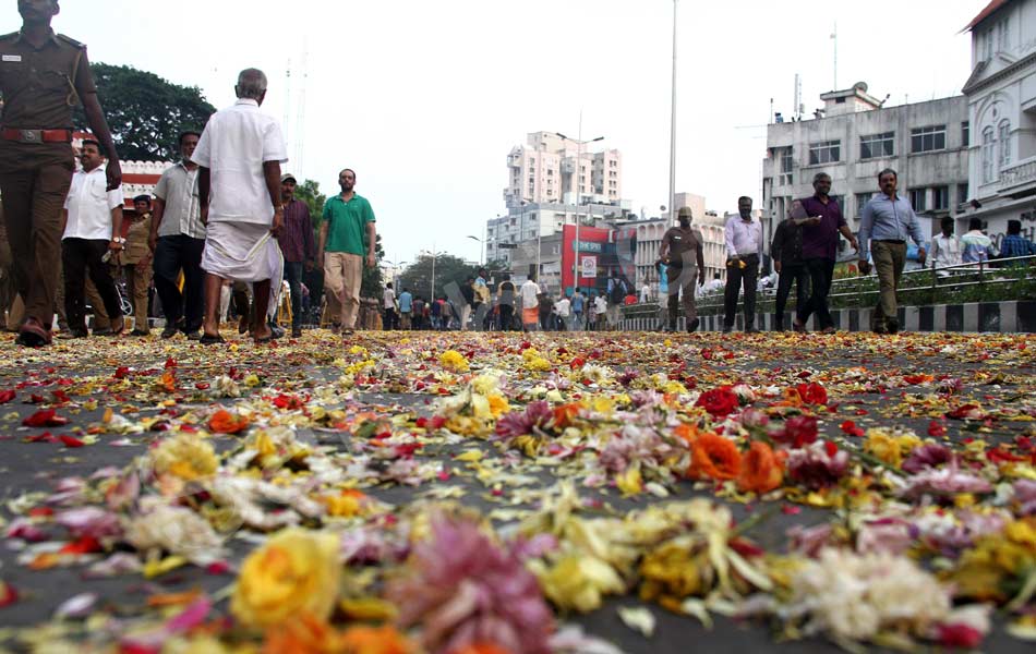 Jayalalithaa laid to rest19