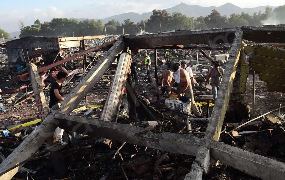 Mexico fireworks market blast in Tultepec - Sakshi15