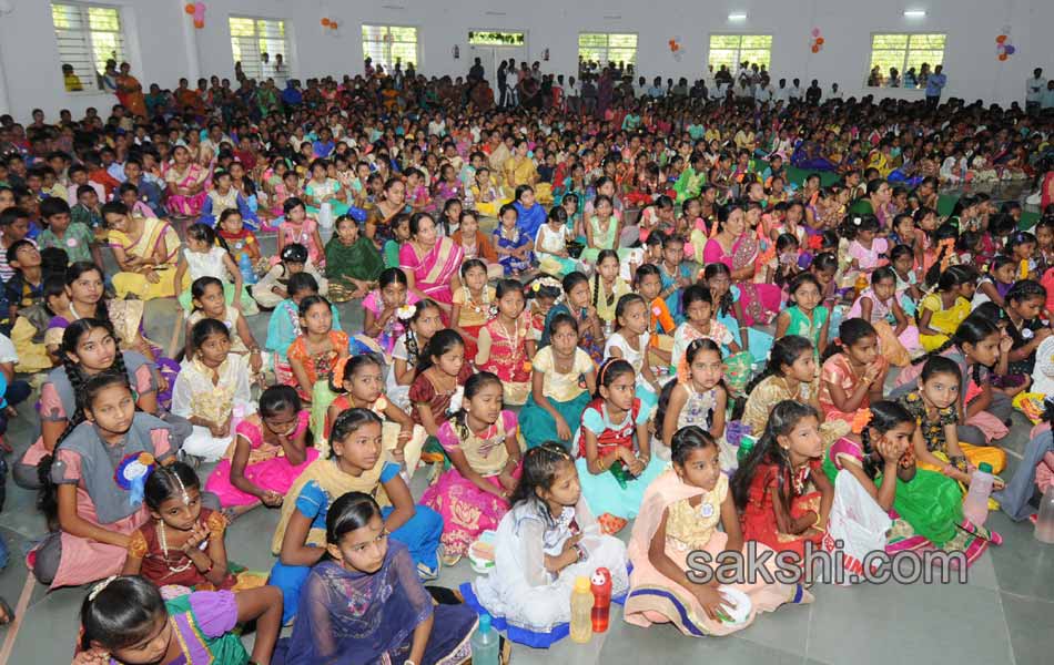 ys jaganmohan reddy visit dasthagiramma house - Sakshi5