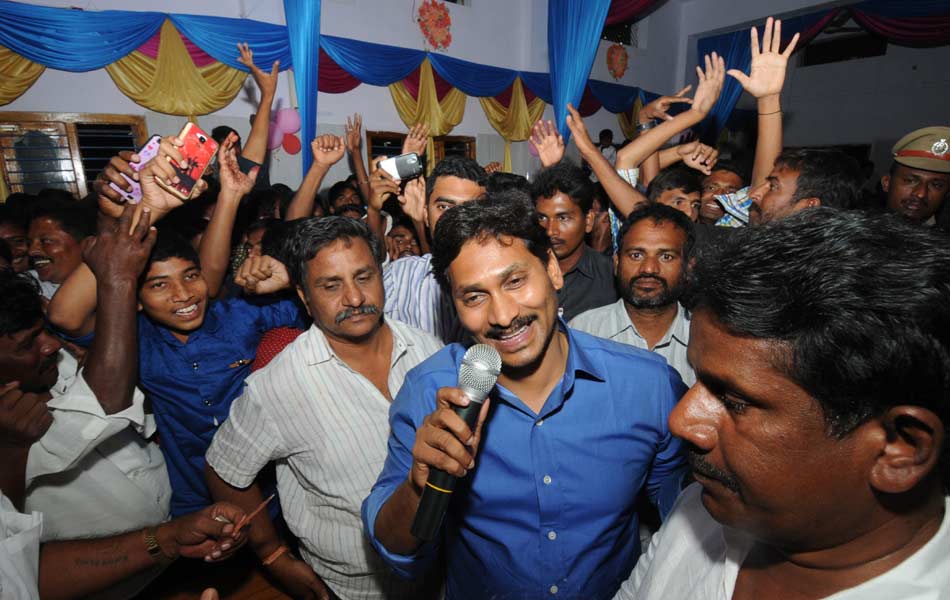 YS jagan family participated in christmas celebration5