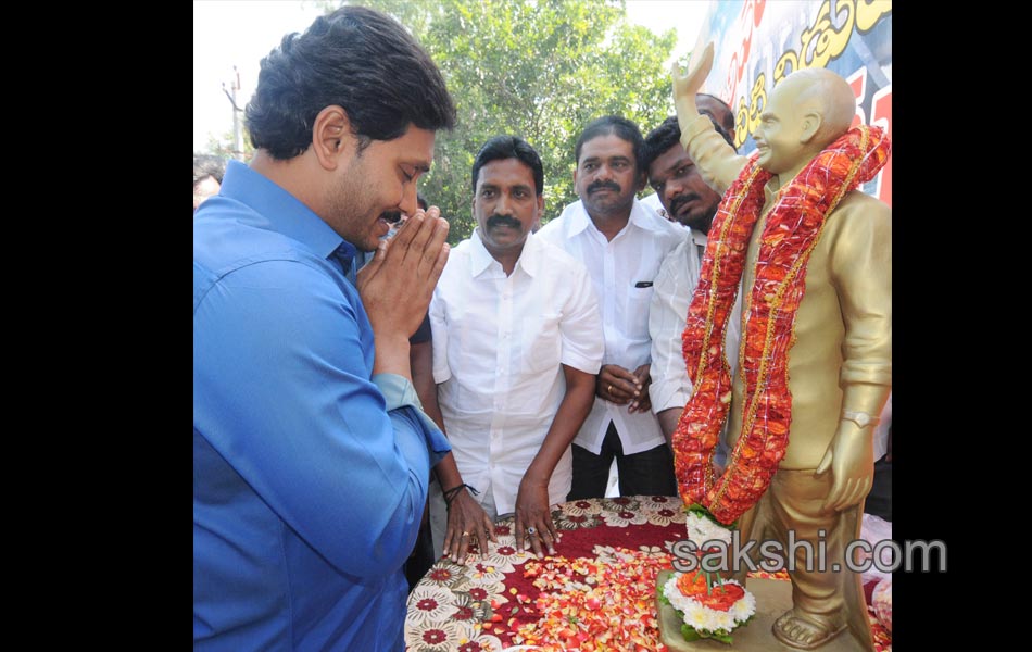 ys jagan maha dharna at pulivendula - Sakshi5