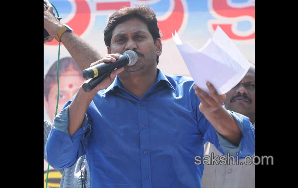 ys jagan maha dharna at pulivendula - Sakshi12