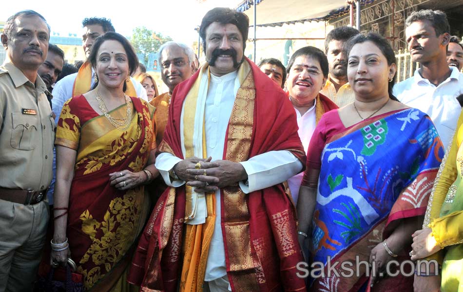 Gautamiputra Satakarni Movie Unit Visits Tirumala - Sakshi2