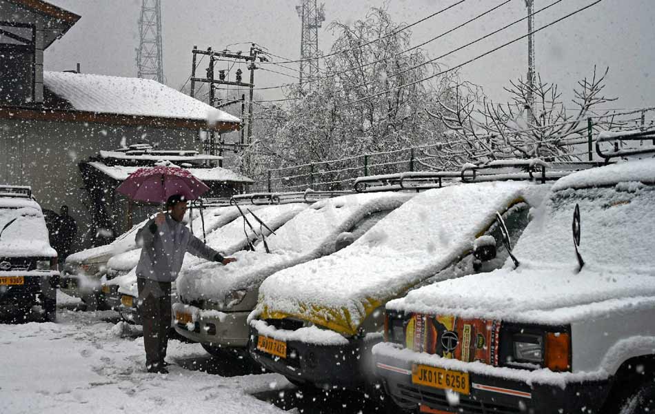 snowfall at North India attracts tourists7