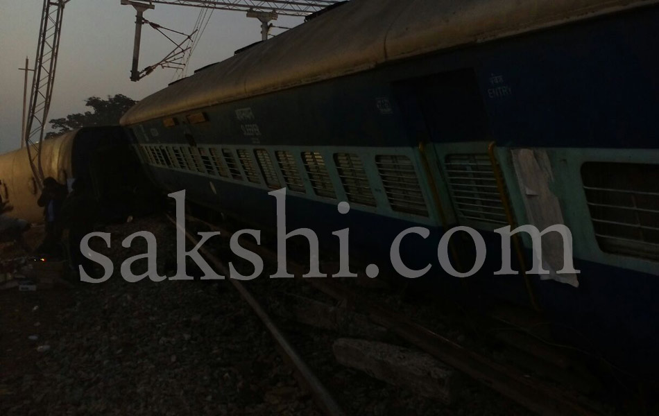 Train accident in andhra pradesh27