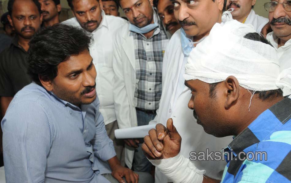 YS jagan mohan reddy visit parvathipuram hospital - Sakshi9